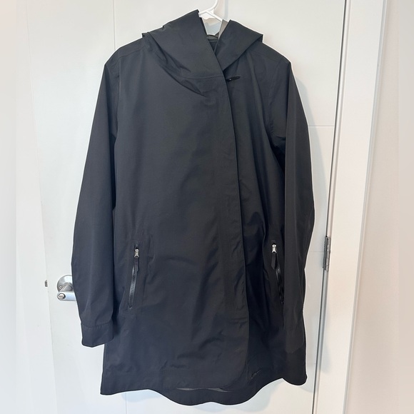 Lululemon Savasana Waterproof Jacket - Picture 4 of 16